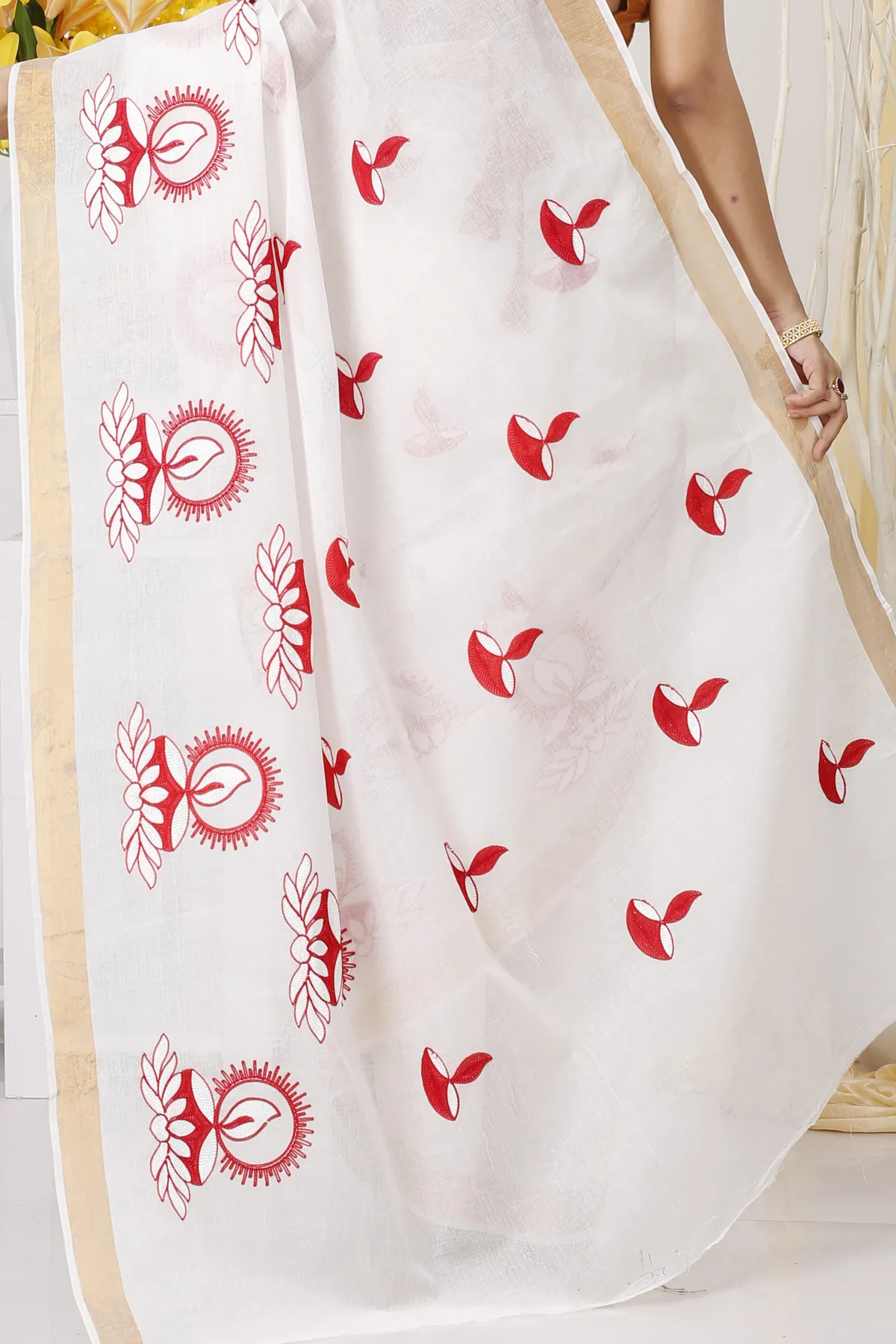 DipDiya Pure Cotton White Leo Timeless Bengal Embroidery Tant Sarees