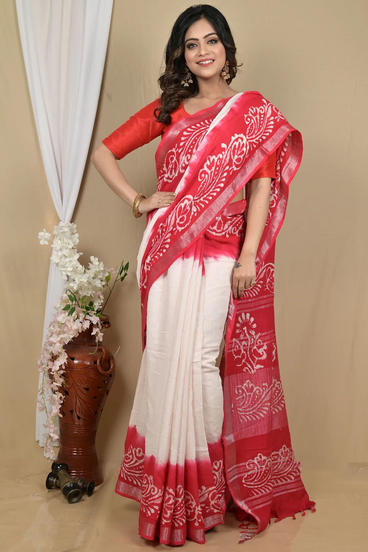 DipDiya Pure Cotton White Pink Batikato Classic Bengali Batik Print Sarees