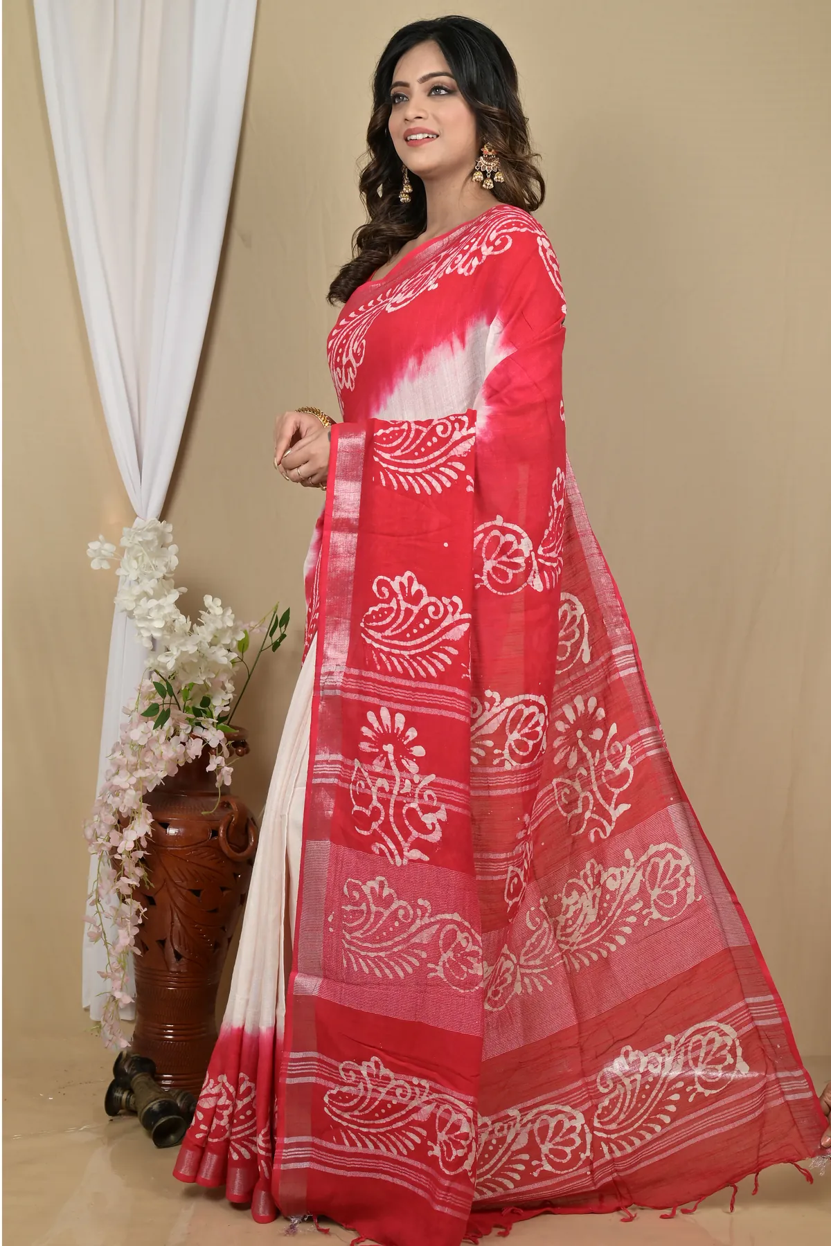 DipDiya Pure Cotton White Pink Batikato Classic Bengali Batik Print Sarees