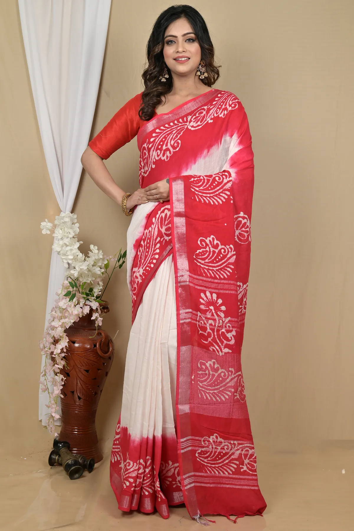 DipDiya Pure Cotton White Pink Batikato Classic Bengali Batik Print Sarees