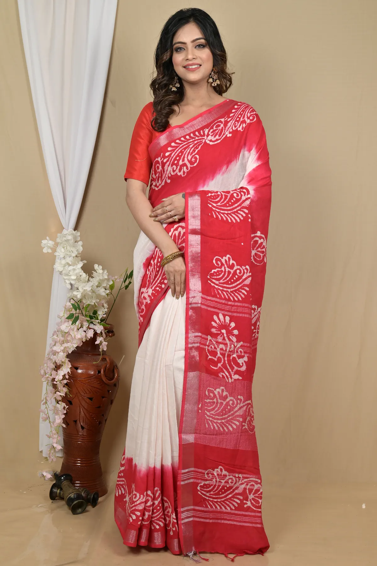DipDiya Pure Cotton White Pink Batikato Classic Bengali Batik Print Sarees