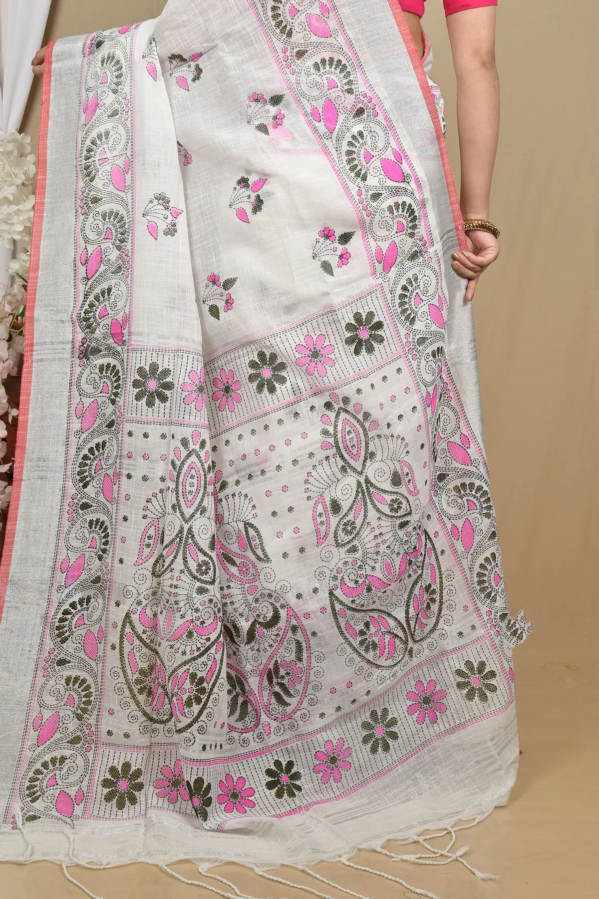 DipDiya Pure Cotton White Pink Hiral Artisan Crafted Printed Handloom Sarees