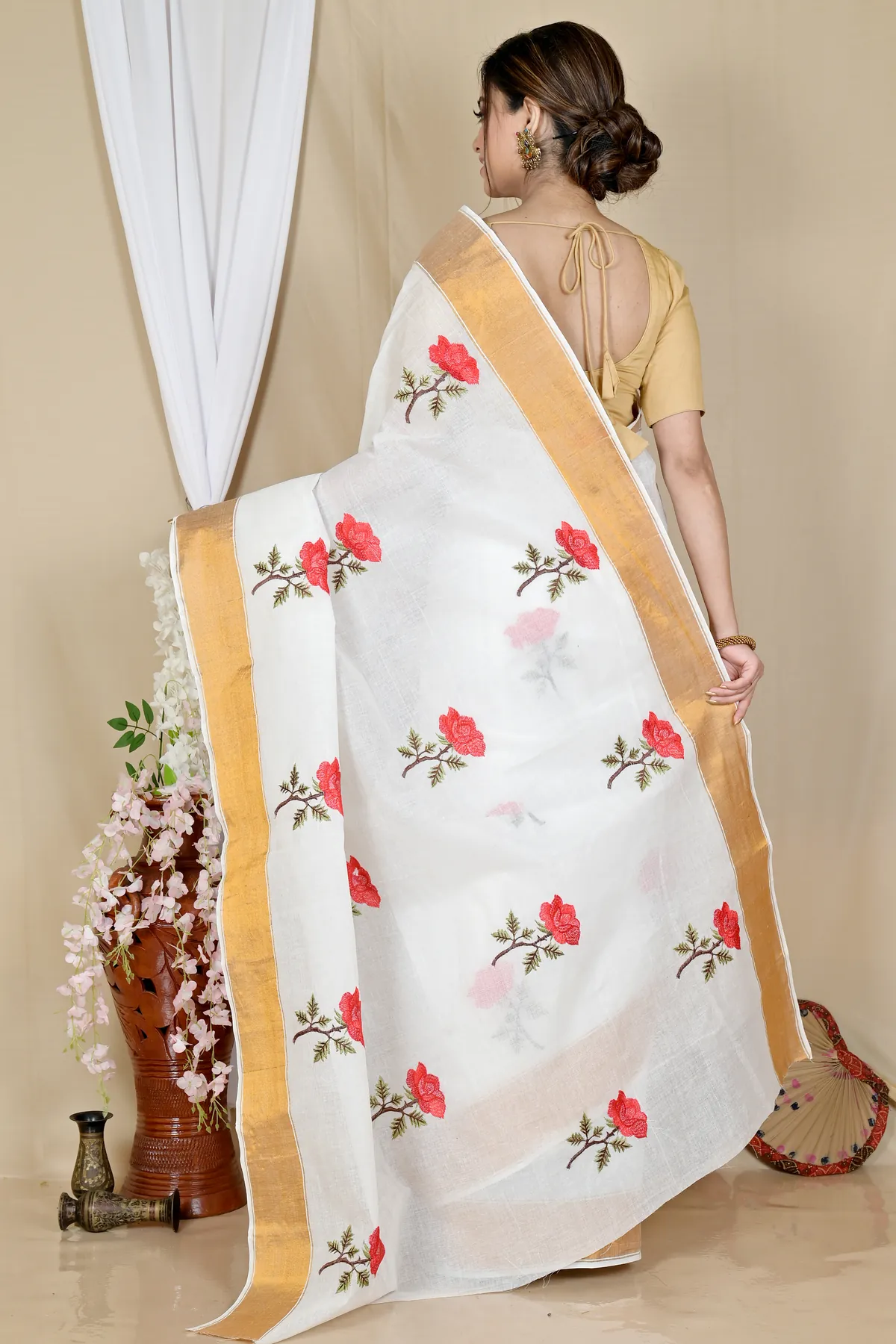 DipDiya Pure Cotton White Red Askiti Classic Bengali Embroidery Tant Sarees