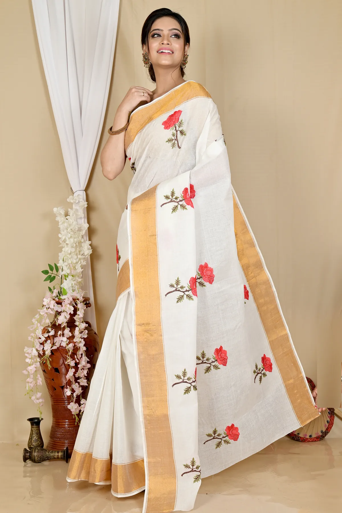 DipDiya Pure Cotton White Red Askiti Classic Bengali Embroidery Tant Sarees