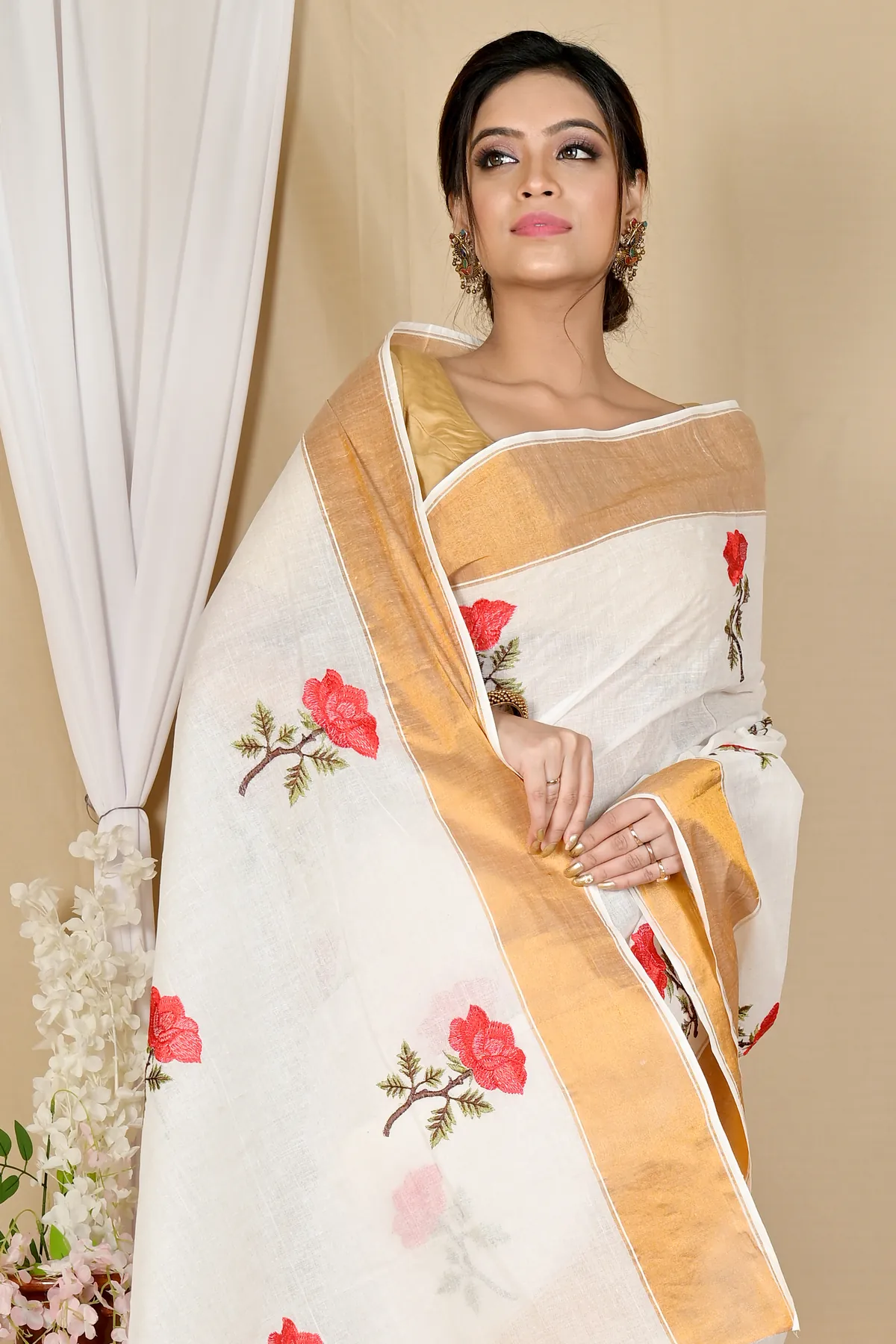DipDiya Pure Cotton White Red Askiti Classic Bengali Embroidery Tant Sarees