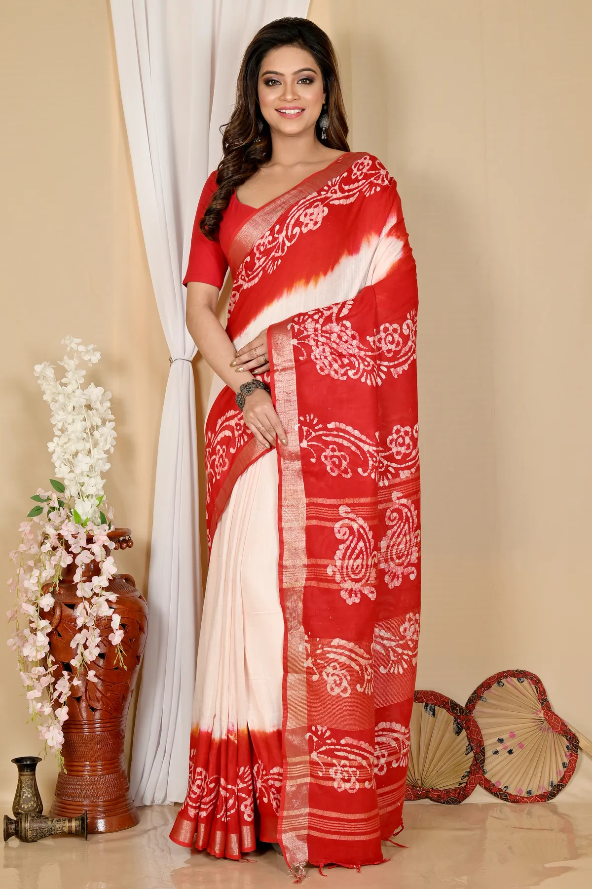 DipDiya Pure Cotton White Red Batika Classic Grace Batik Print Sarees