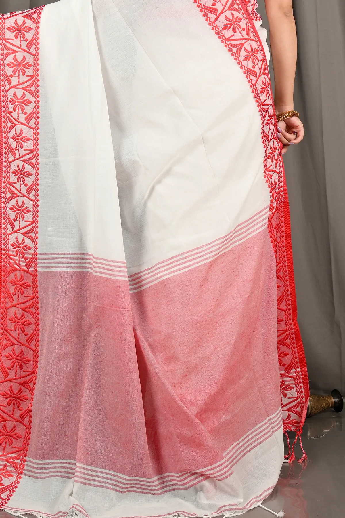 DipDiya Pure Cotton White Red Borma Bengal’s Tradition Handloom Sarees