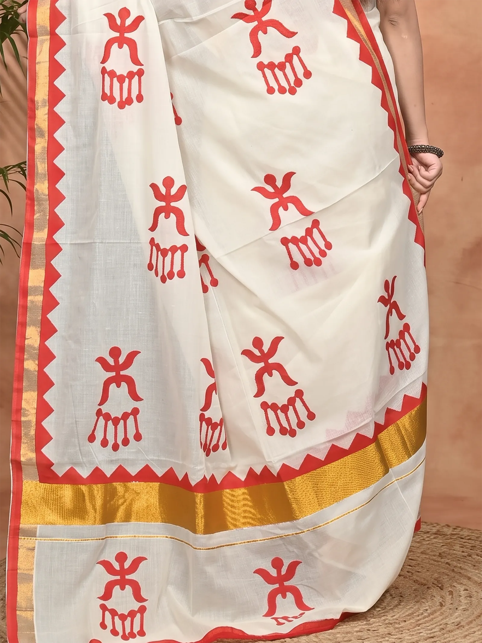 DipDiya Pure Cotton White Red Borma Effortless Tradition Handloom Sarees