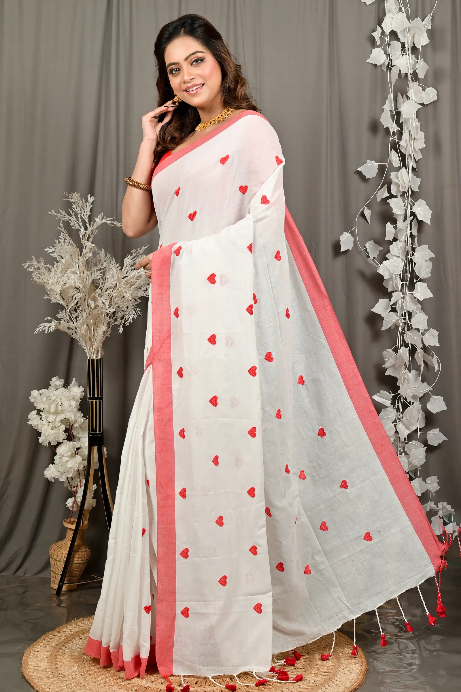 DipDiya Pure Cotton White Red Dhrli Artisan Crafted Embroidery Handloom sarees