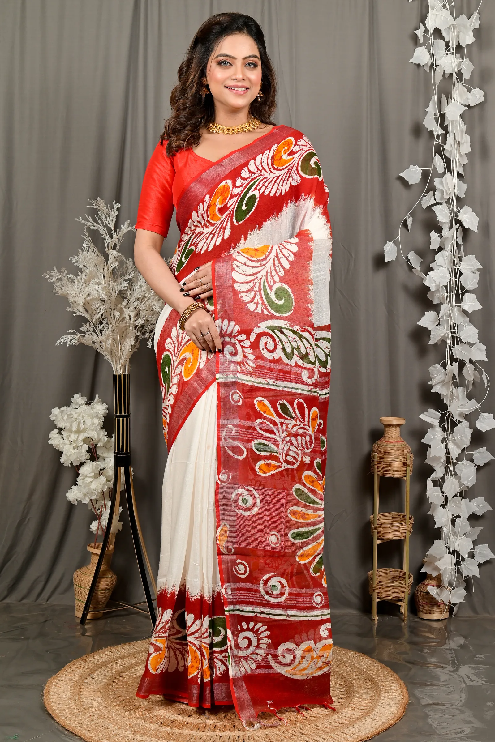 DipDiya Pure Cotton White Red Dinesi Handcrafted Elegance Batik Print Sarees