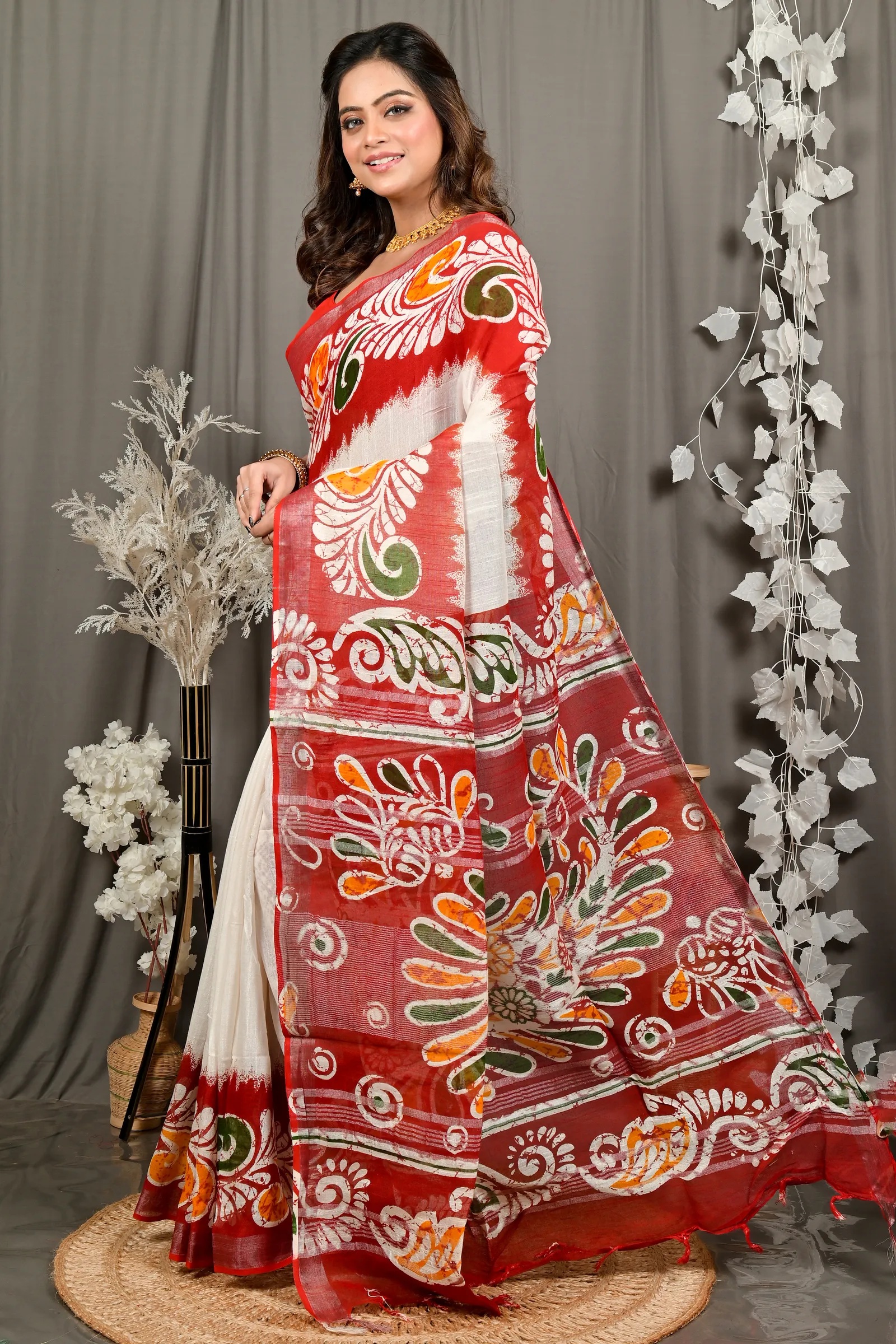 DipDiya Pure Cotton White Red Dinesi Handcrafted Elegance Batik Print Sarees