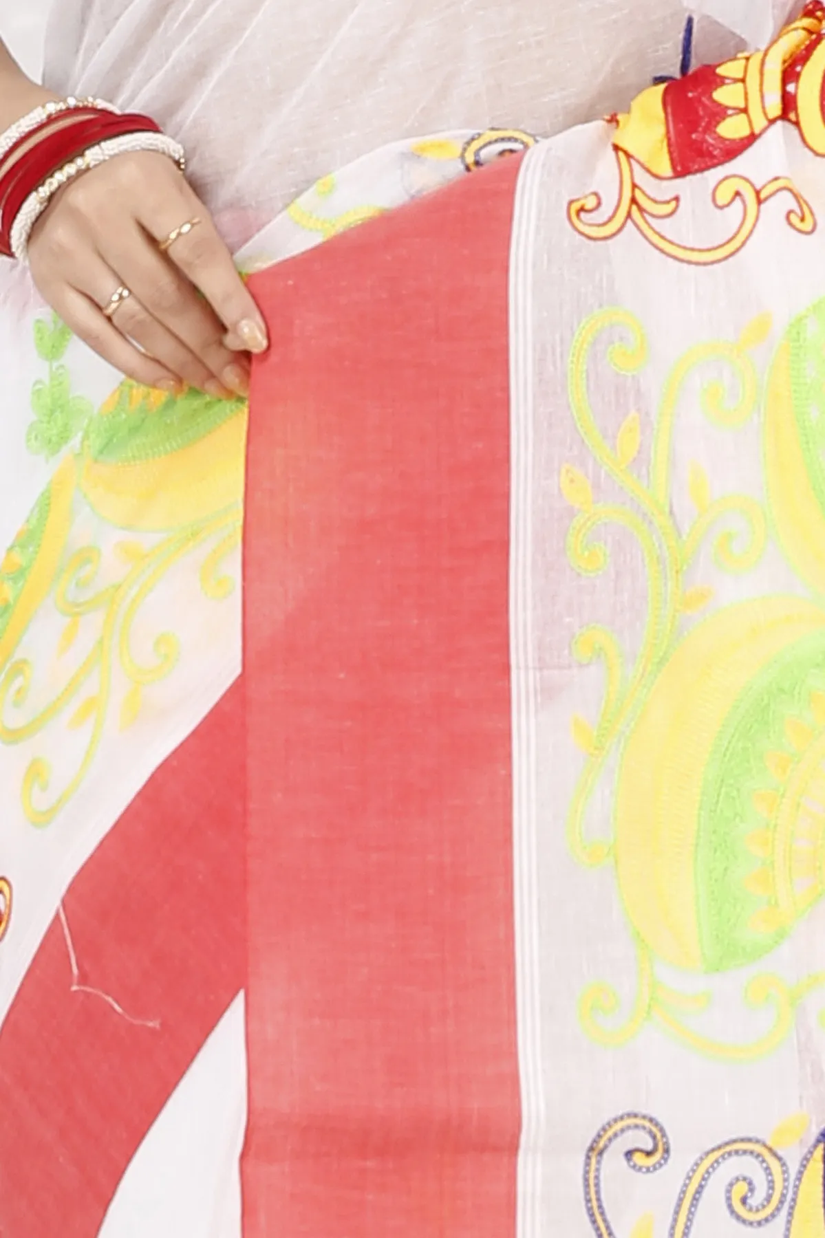DipDiya Pure Cotton White Red Embi Elu Ghot Artisan Woven Embroidery Tant Sarees