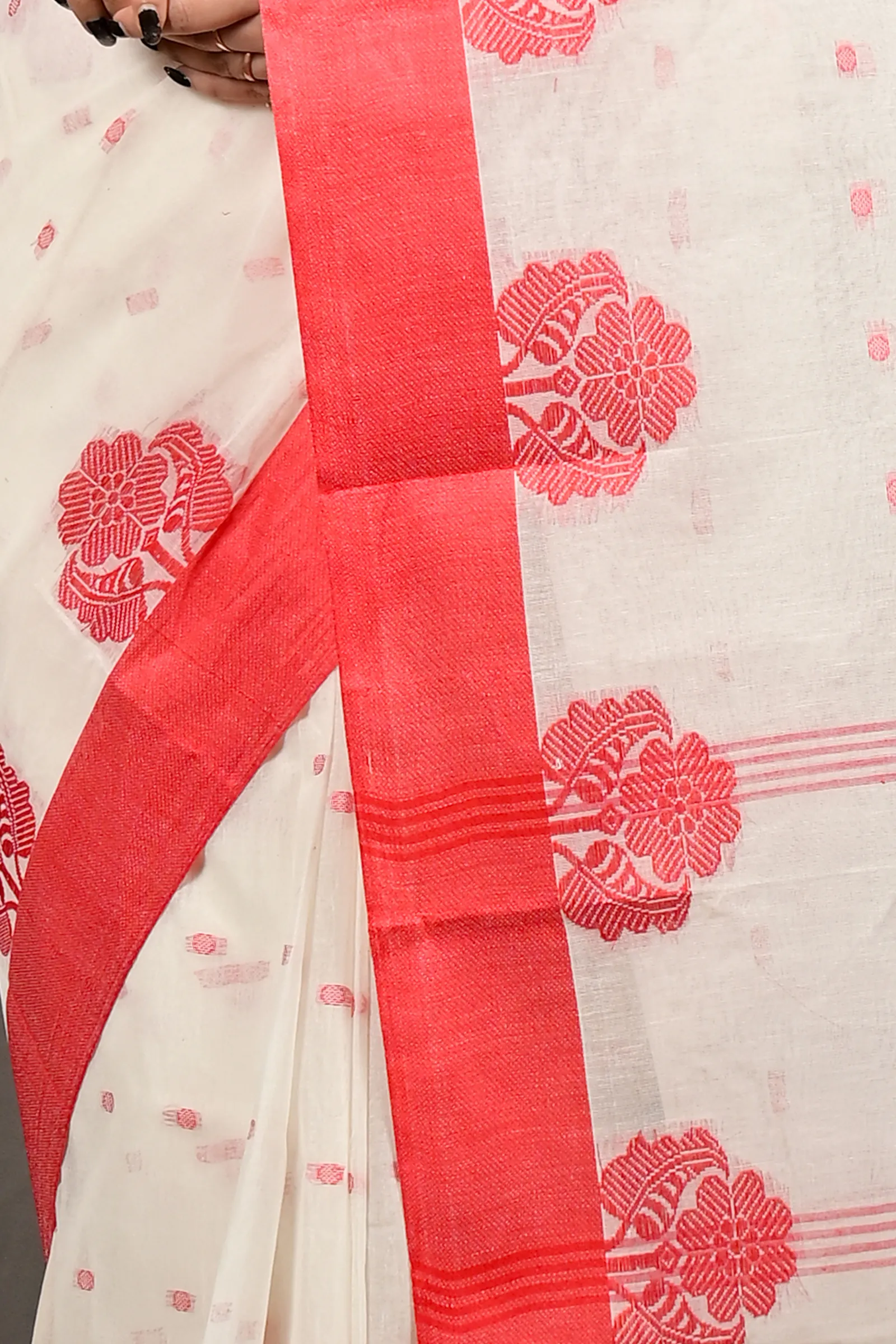DipDiya Pure Cotton White Red Fipani Traditional Elegance Tant Sarees