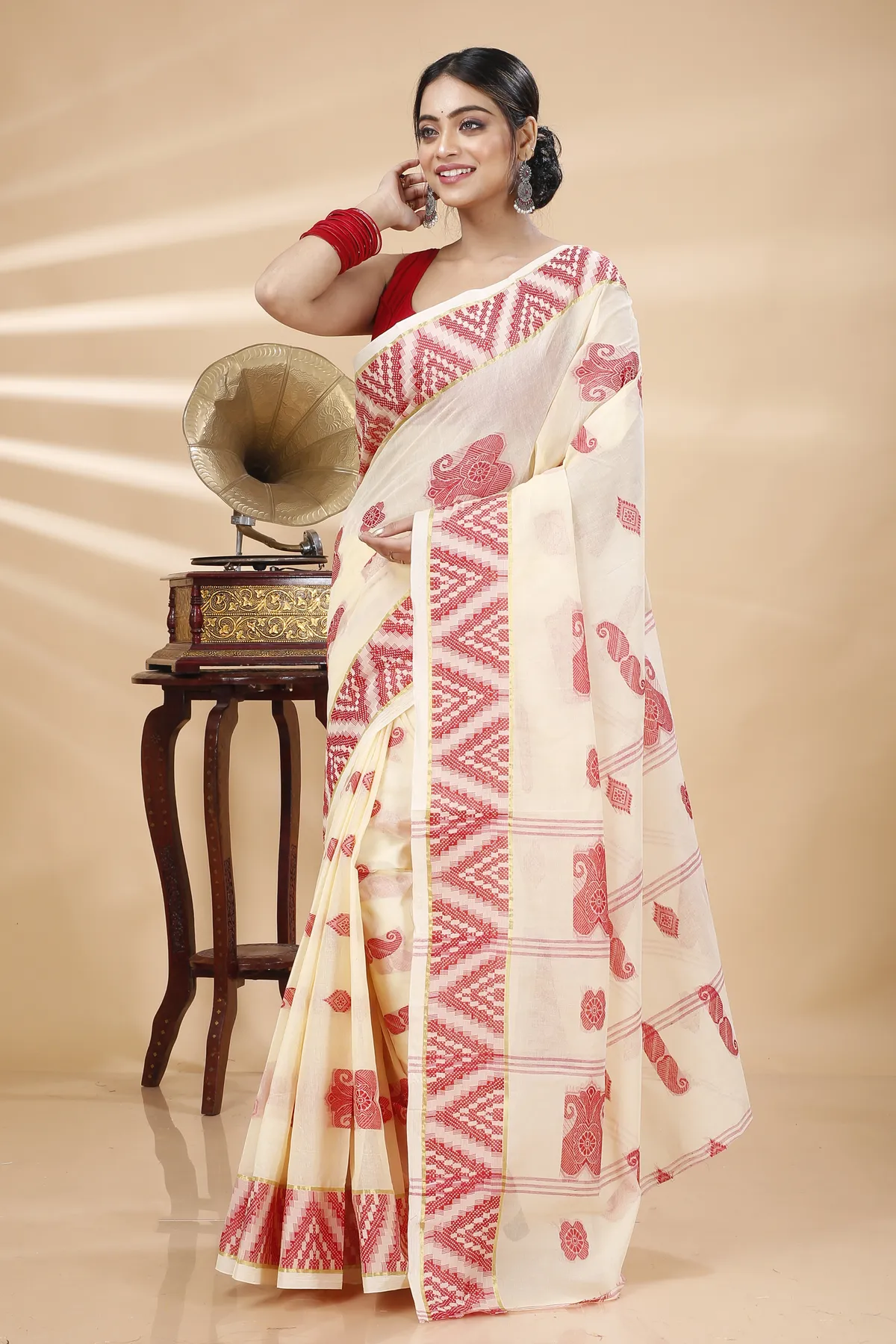 DipDiya Pure Cotton White Red Gargi Crafted in Bengal Tant Sarees