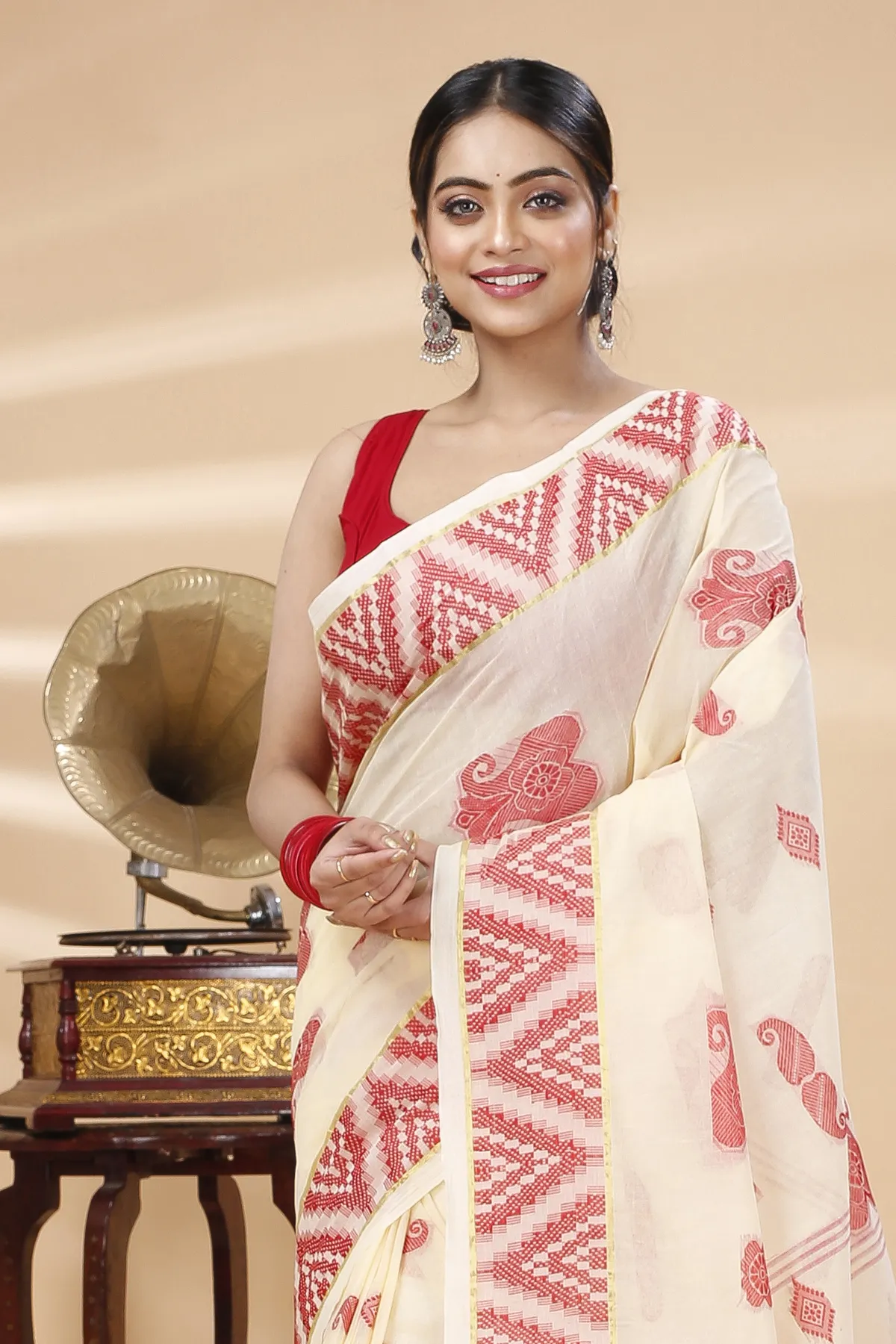 DipDiya Pure Cotton White Red Gargi Crafted in Bengal Tant Sarees