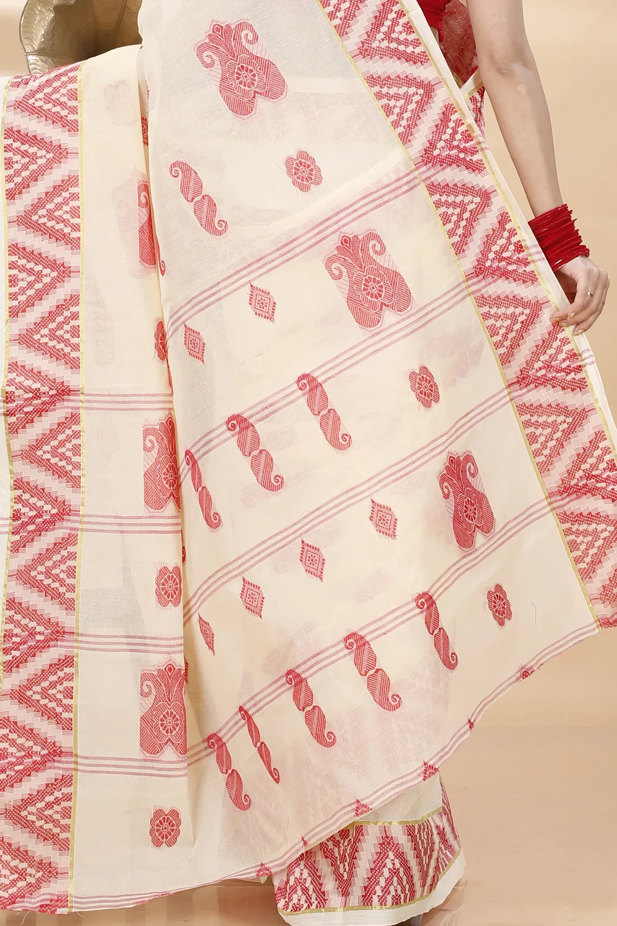DipDiya Pure Cotton White Red Gargi Crafted in Bengal Tant Sarees