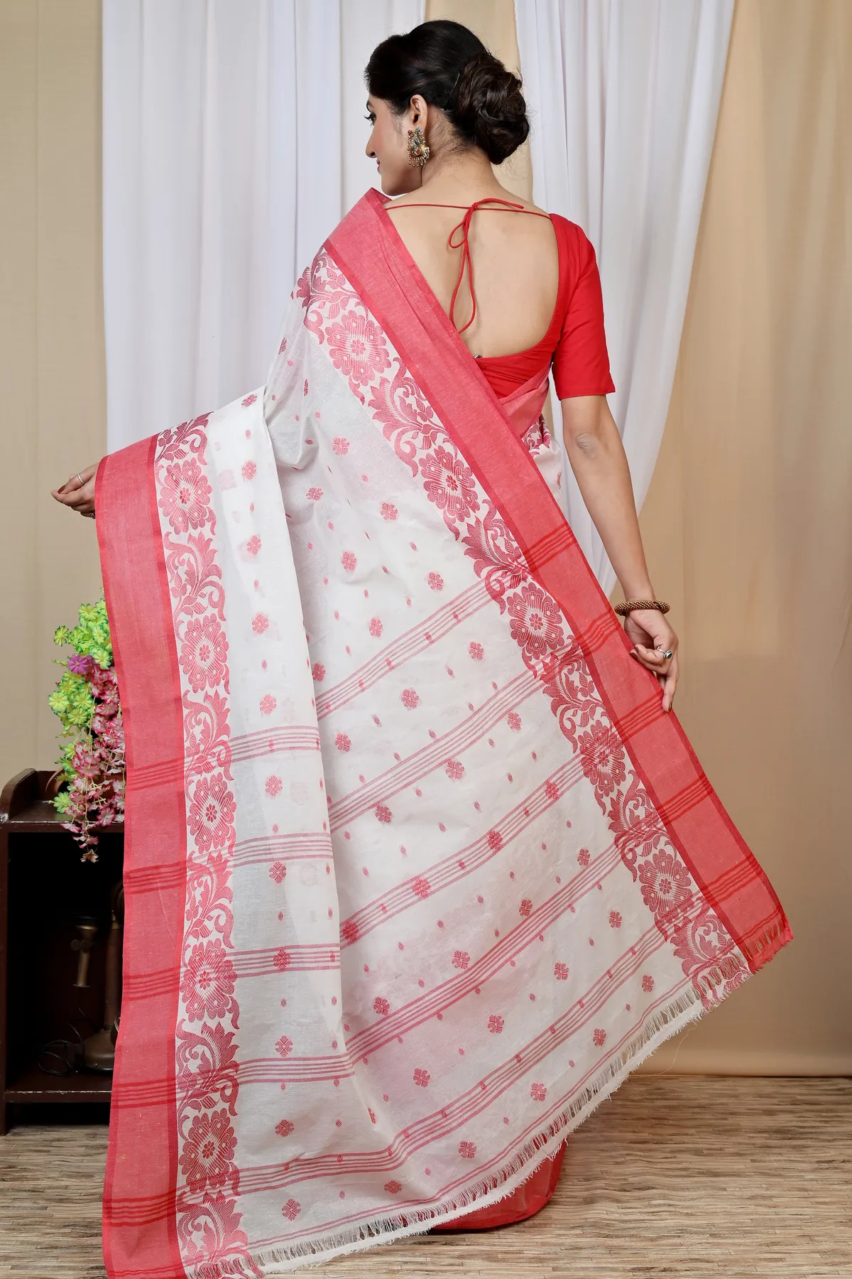 DipDiya Pure Cotton White Red Heruka Effortless Tradition Tant Sarees