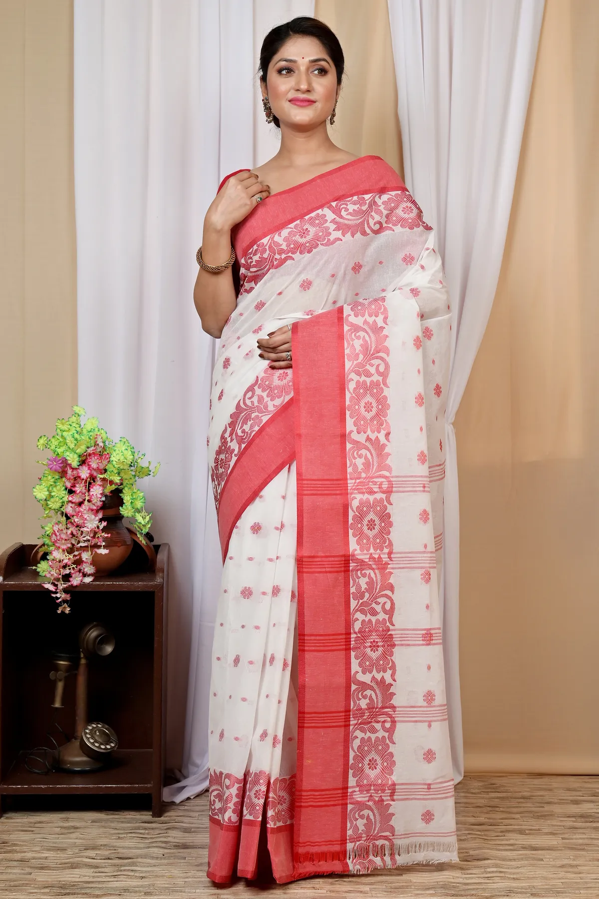 DipDiya Pure Cotton White Red Heruka Effortless Tradition Tant Sarees