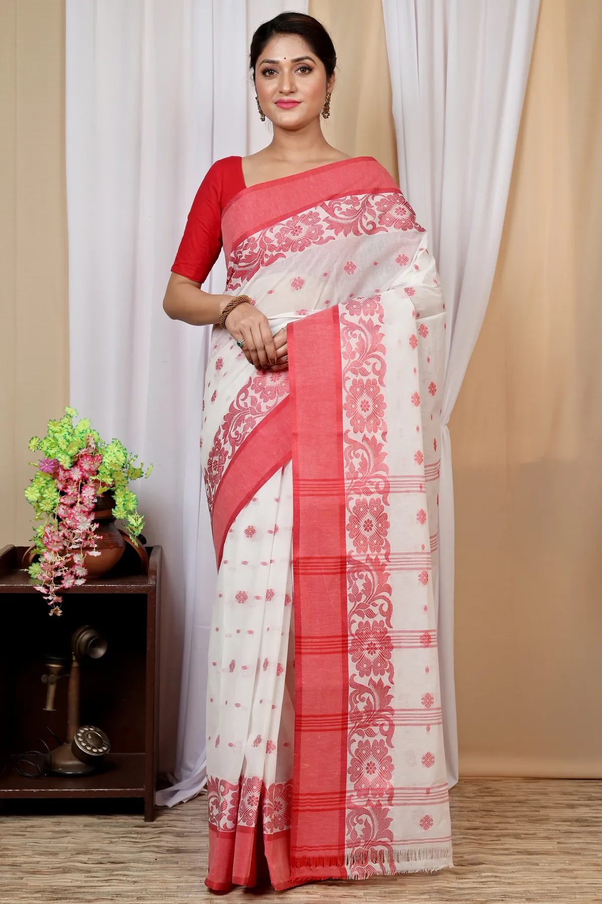 DipDiya Pure Cotton White Red Heruka Effortless Tradition Tant Sarees