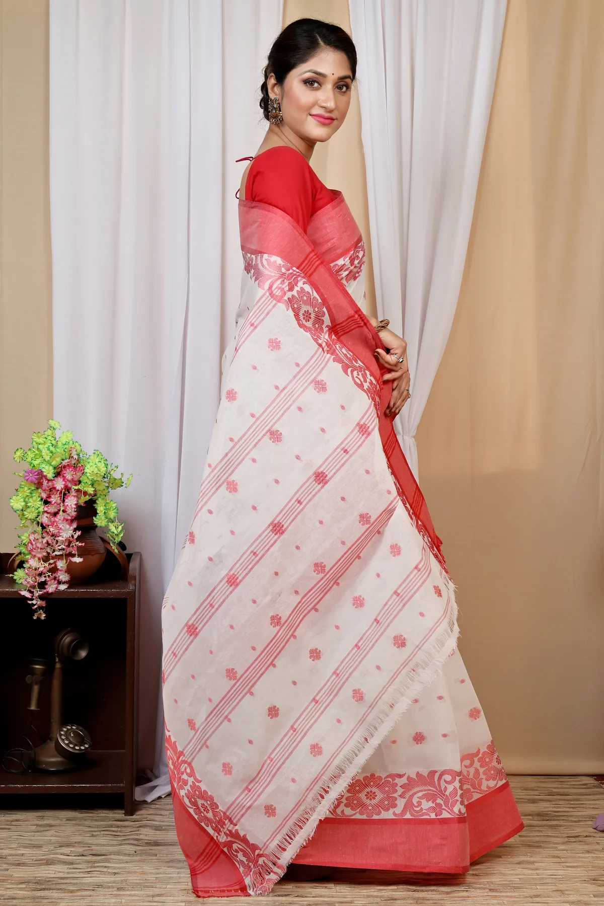 DipDiya Pure Cotton White Red Heruka Effortless Tradition Tant Sarees