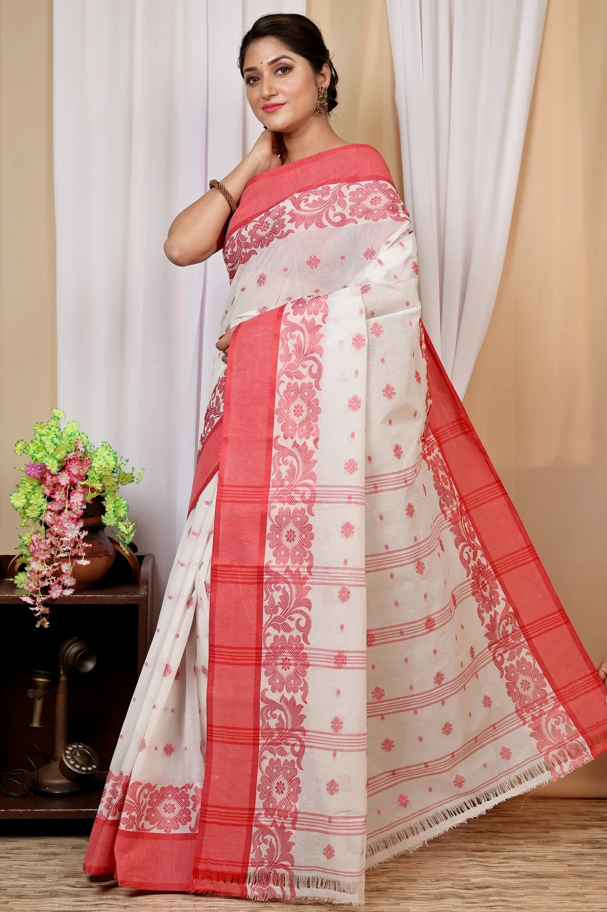 DipDiya Pure Cotton White Red Heruka Effortless Tradition Tant Sarees