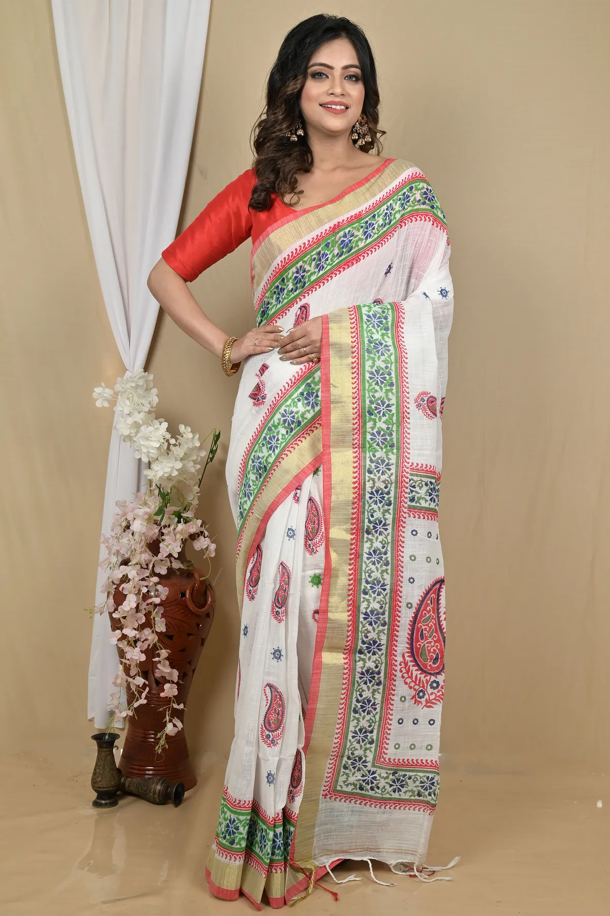 DipDiya Pure Cotton White Red Hilda Stories of Bengal Printed Handloom Sarees
