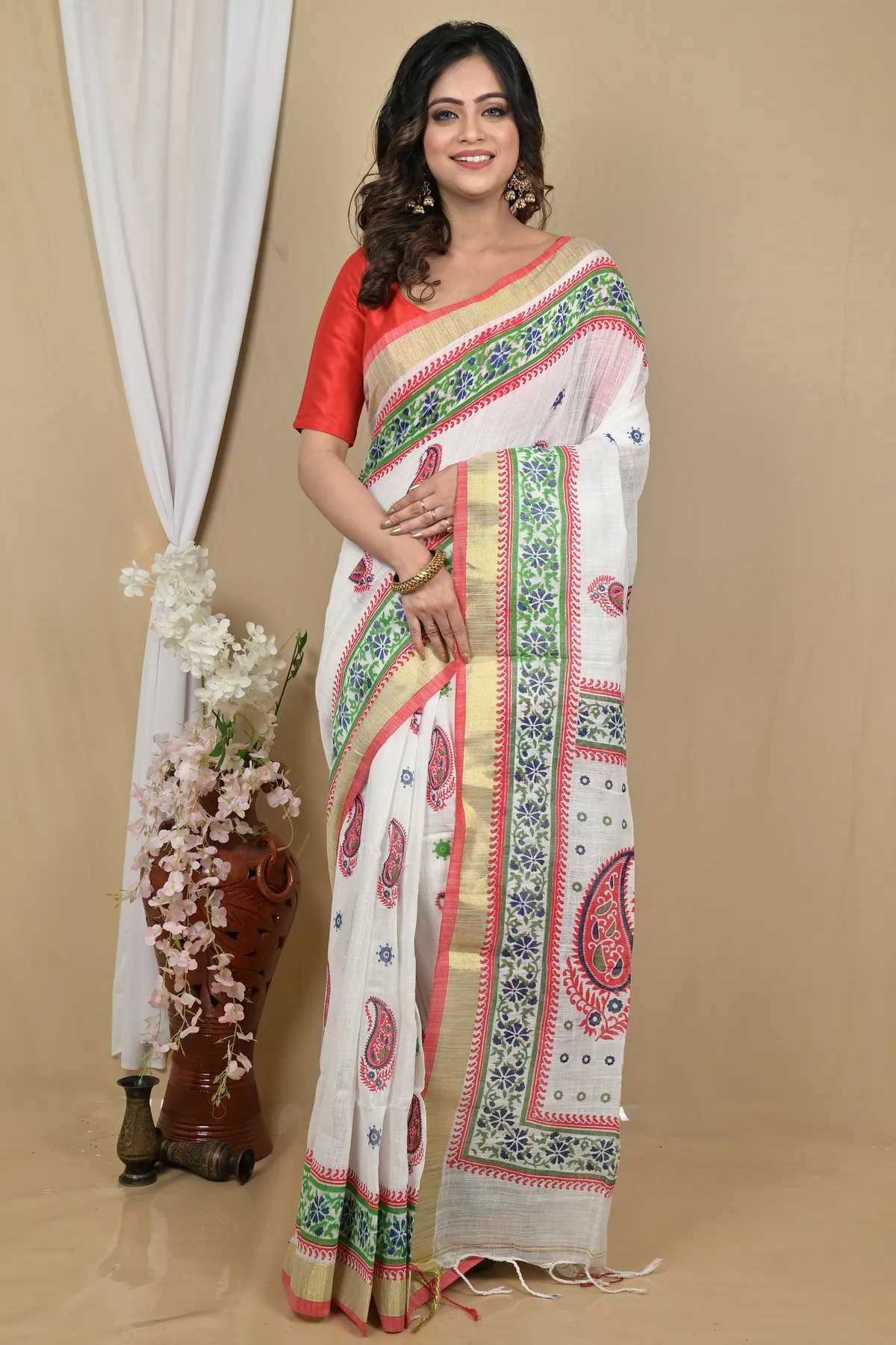 DipDiya Pure Cotton White Red Hilda Stories of Bengal Printed Handloom Sarees