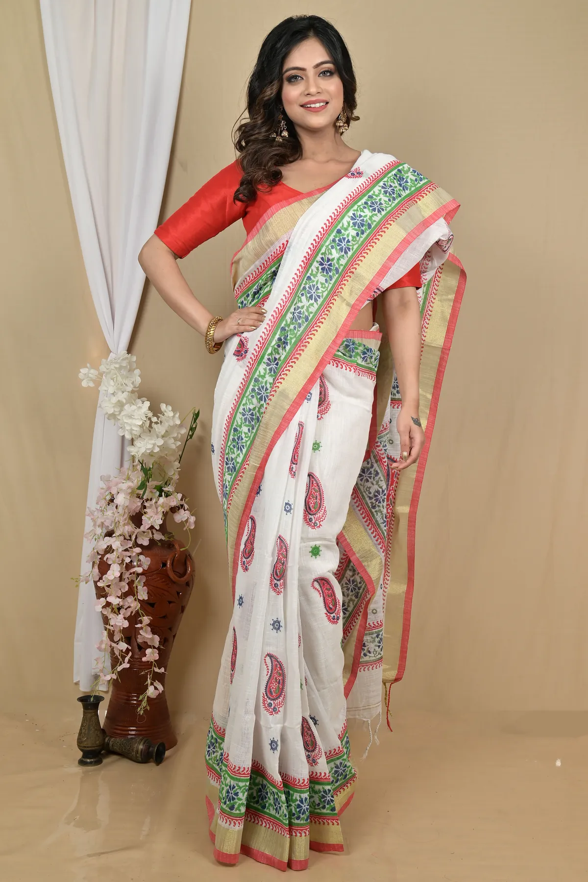 DipDiya Pure Cotton White Red Hilda Stories of Bengal Printed Handloom Sarees