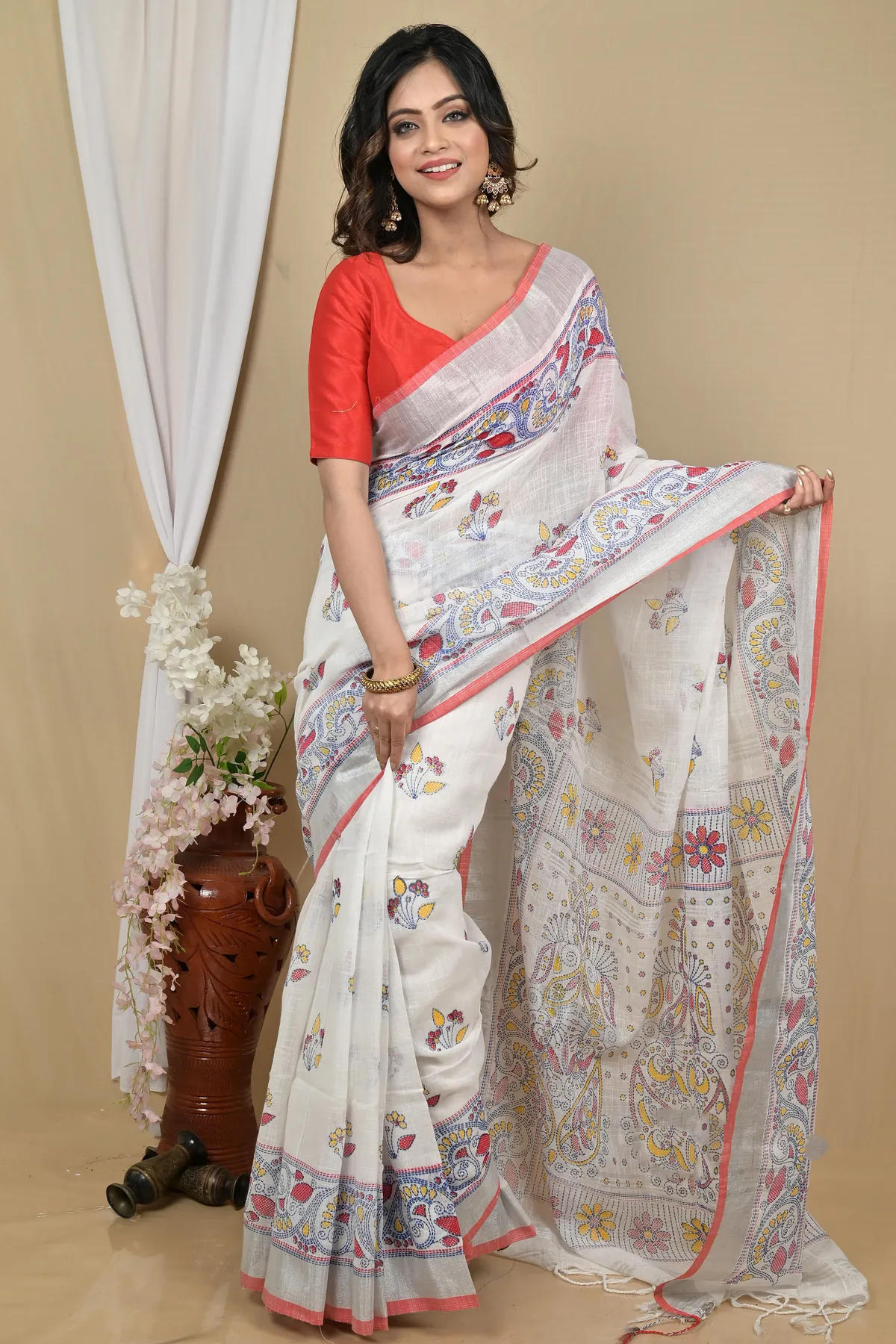DipDiya Pure Cotton White Red Hiral A Legacy Woven Printed Handloom Sarees
