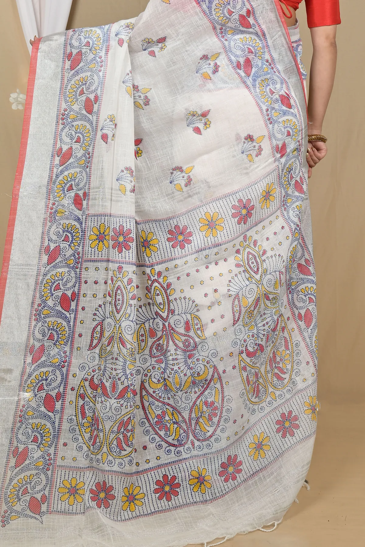 DipDiya Pure Cotton White Red Hiral A Legacy Woven Printed Handloom Sarees