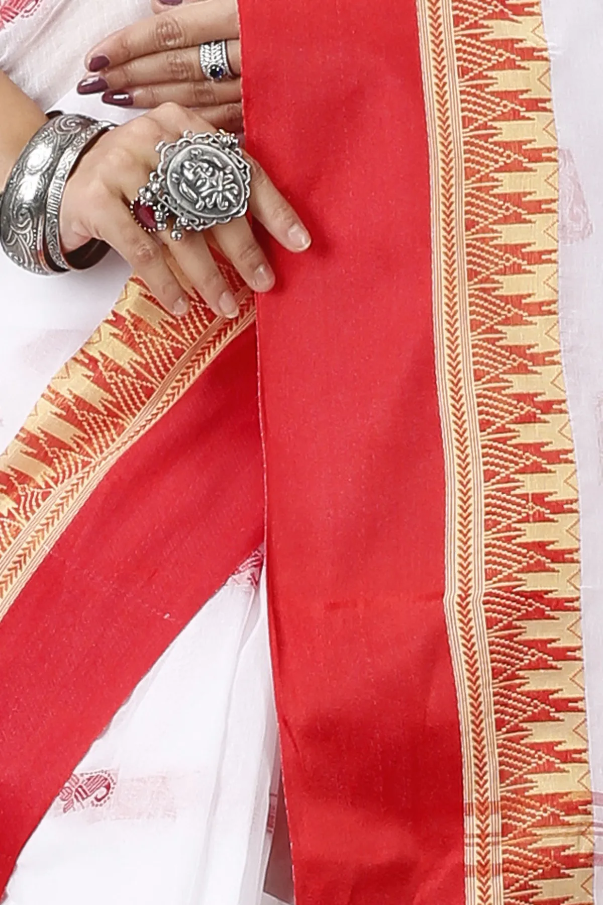DipDiya Pure Cotton White Red Lagan Heritage Elegance Tant Sarees