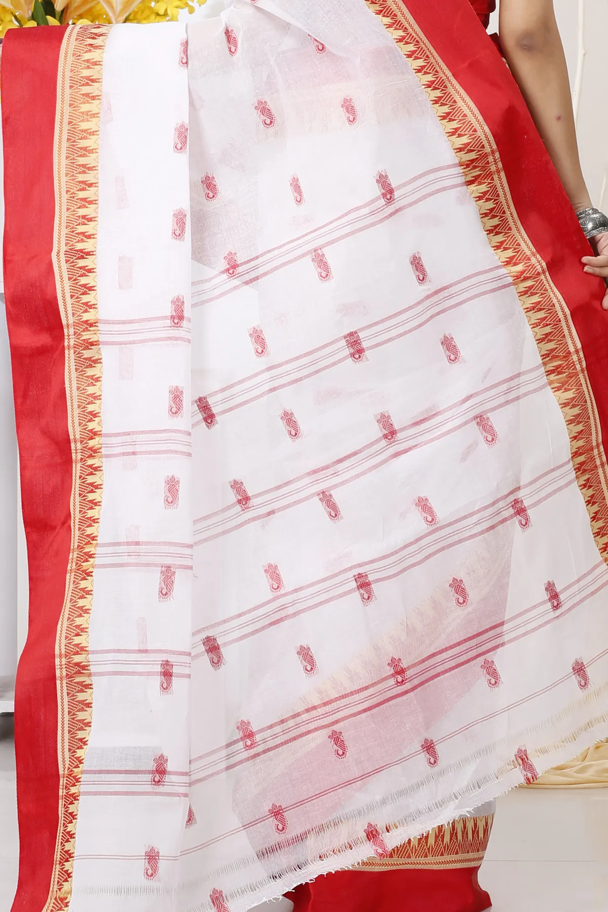 DipDiya Pure Cotton White Red Lagan Heritage Elegance Tant Sarees