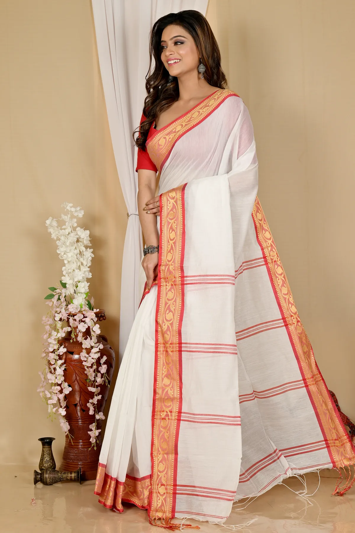 DipDiya Pure Cotton White Red Nova Crafted in Bengal Handloom Sarees