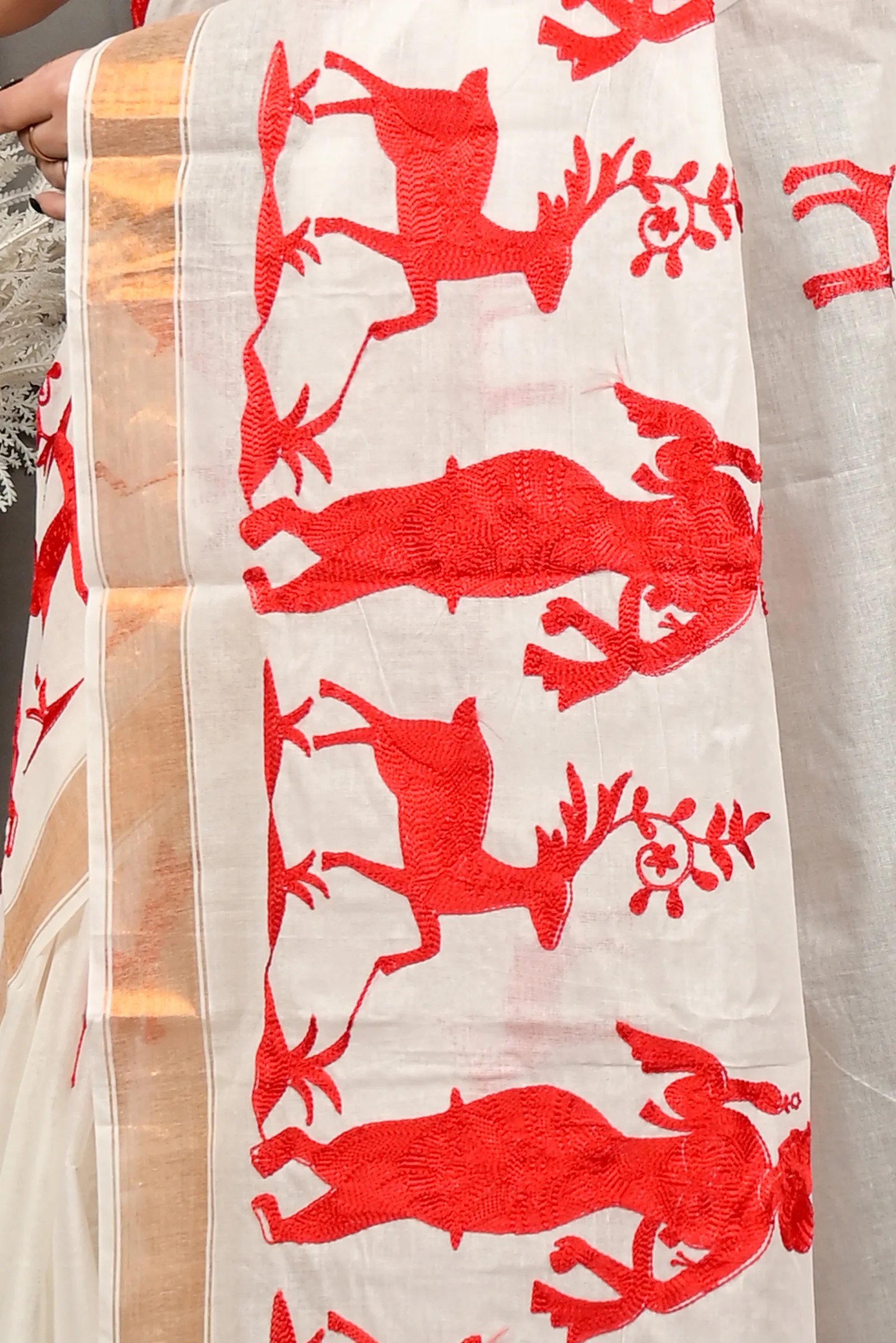 DipDiya Pure Cotton White Red Variti embtat Timeless Bengal Embroidery Tant Sarees