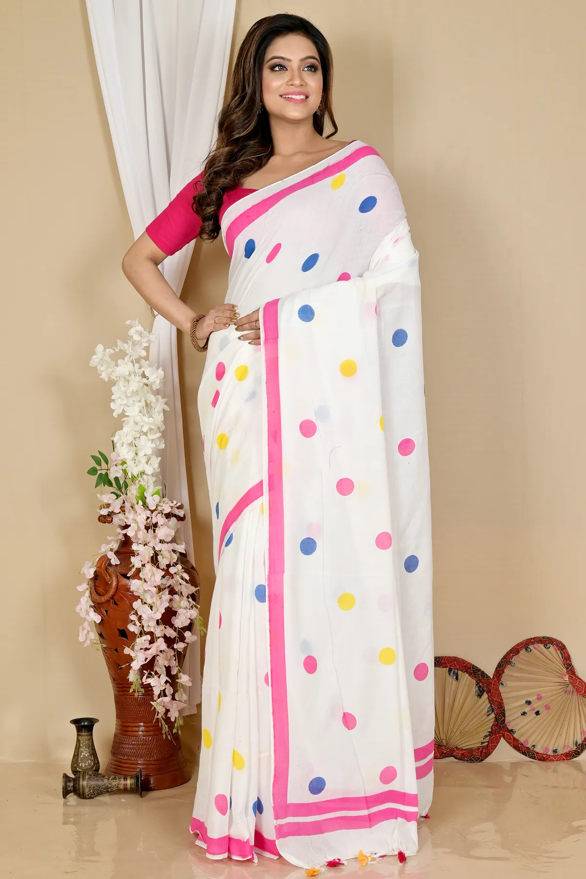 DipDiya Pure Cotton White Tip Elegance in Every Weave Handloom Sarees