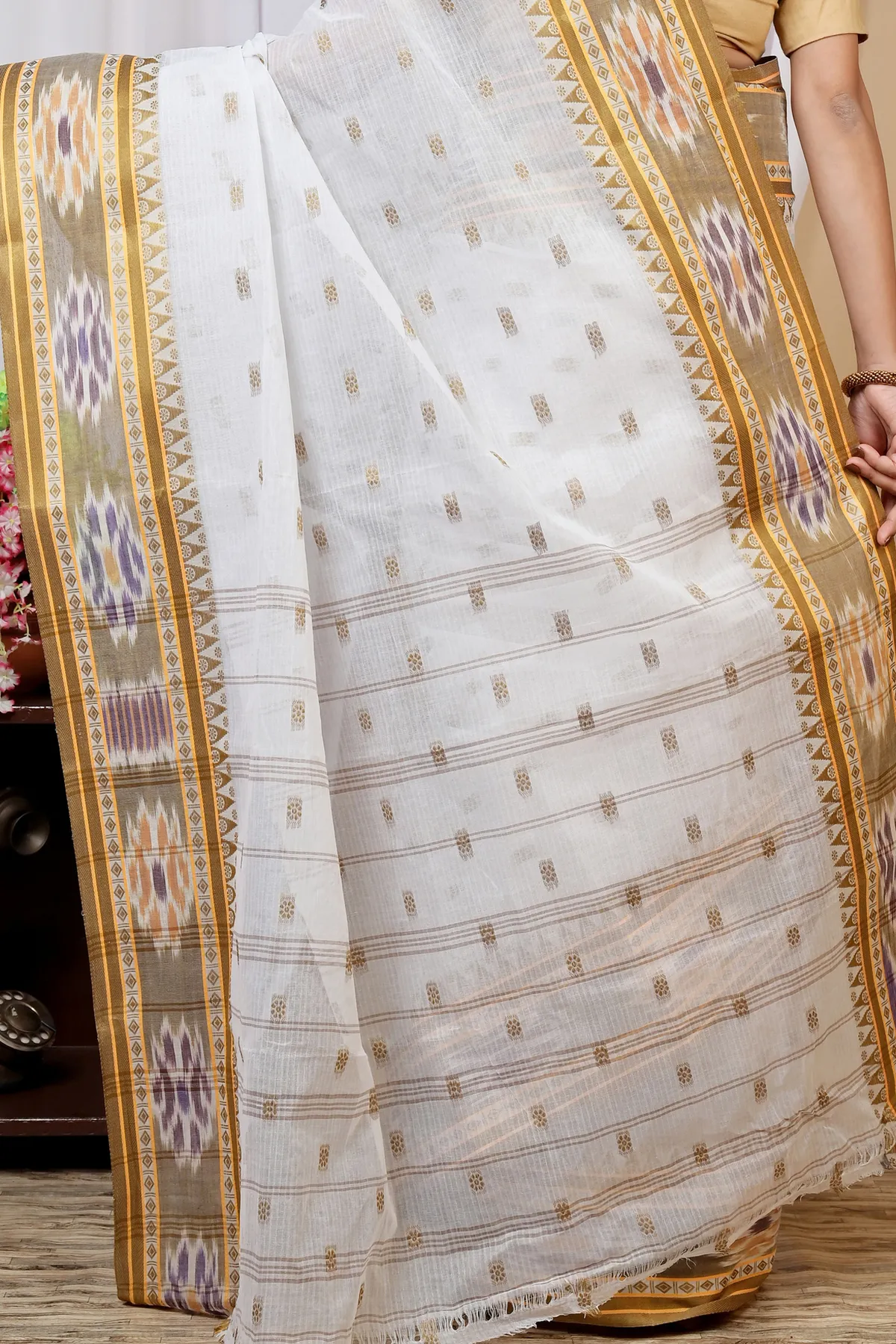 DipDiya Pure Cotton Yellow and White Hema Grace of Bengal Tant Sarees