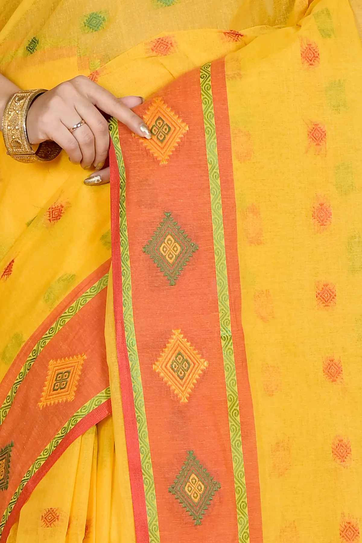 DipDiya Pure Cotton Yellow Apula Handloom Heritage Tant Sarees