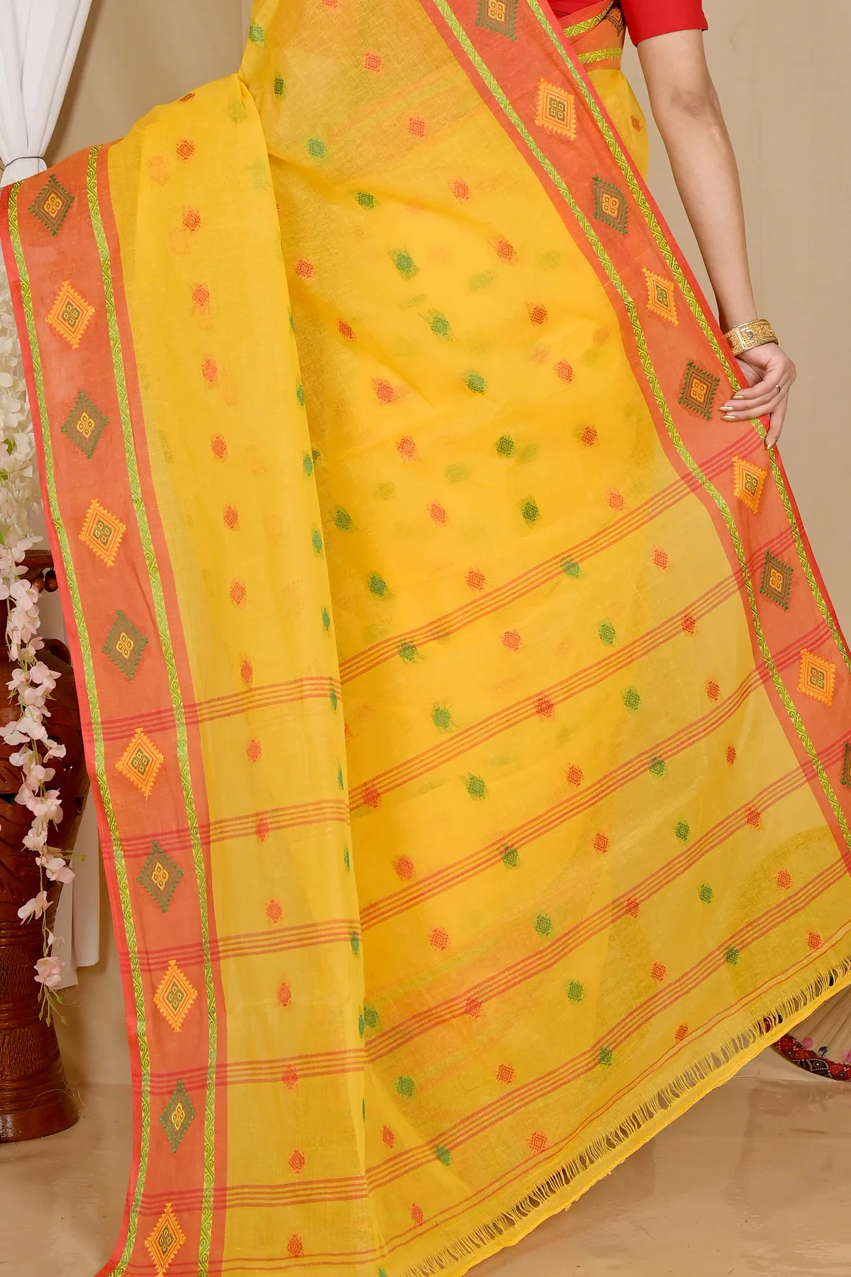 DipDiya Pure Cotton Yellow Apula Handloom Heritage Tant Sarees