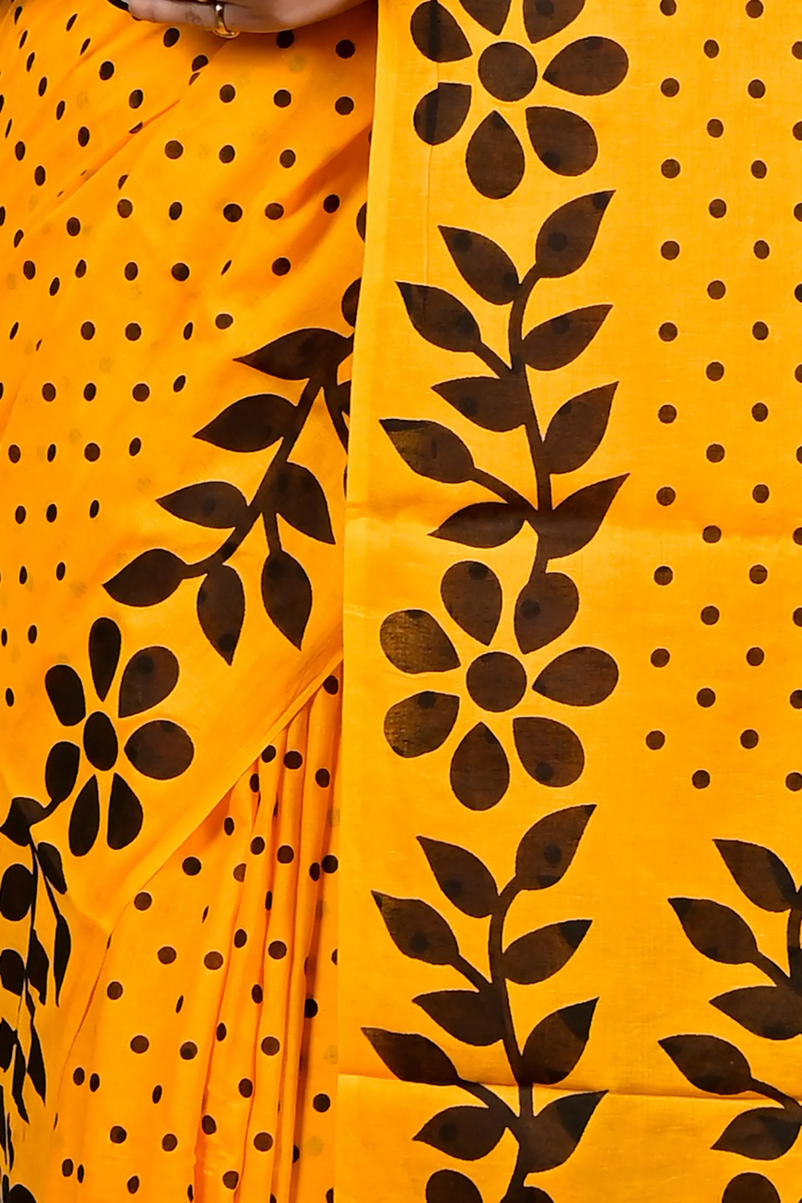 DipDiya Pure Cotton Yellow Febuitwo Classic Bengali Printed Handloom Sarees