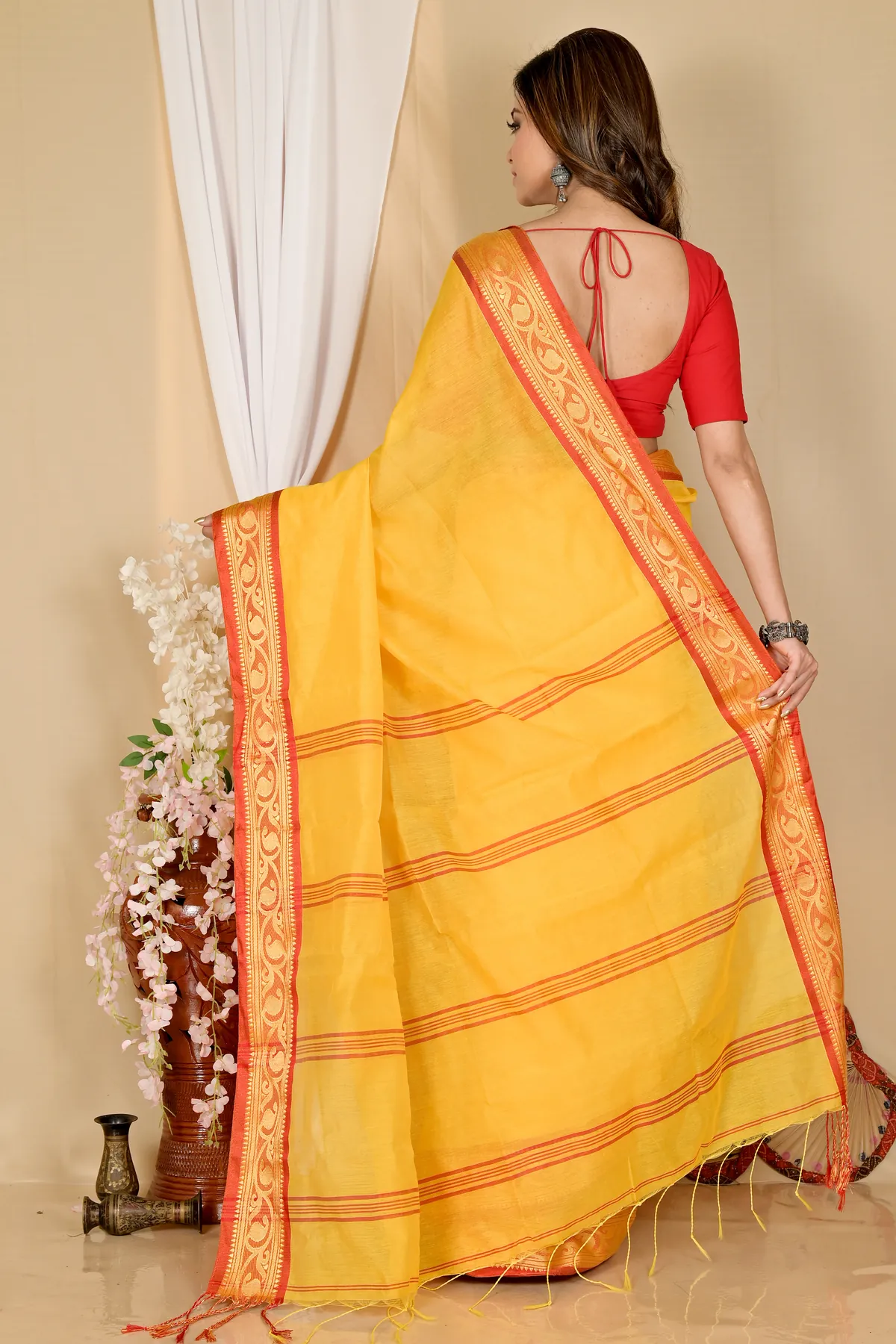 DipDiya Pure Cotton Yellow Nova Elegance in Every Weave Handloom Sarees