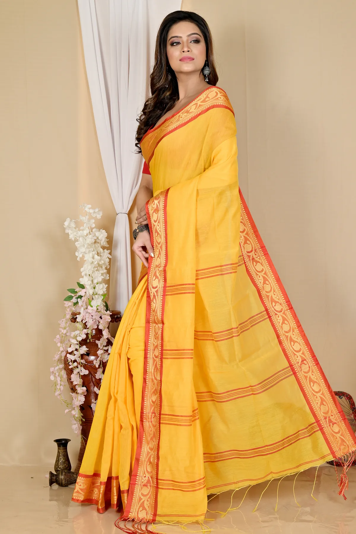 DipDiya Pure Cotton Yellow Nova Elegance in Every Weave Handloom Sarees