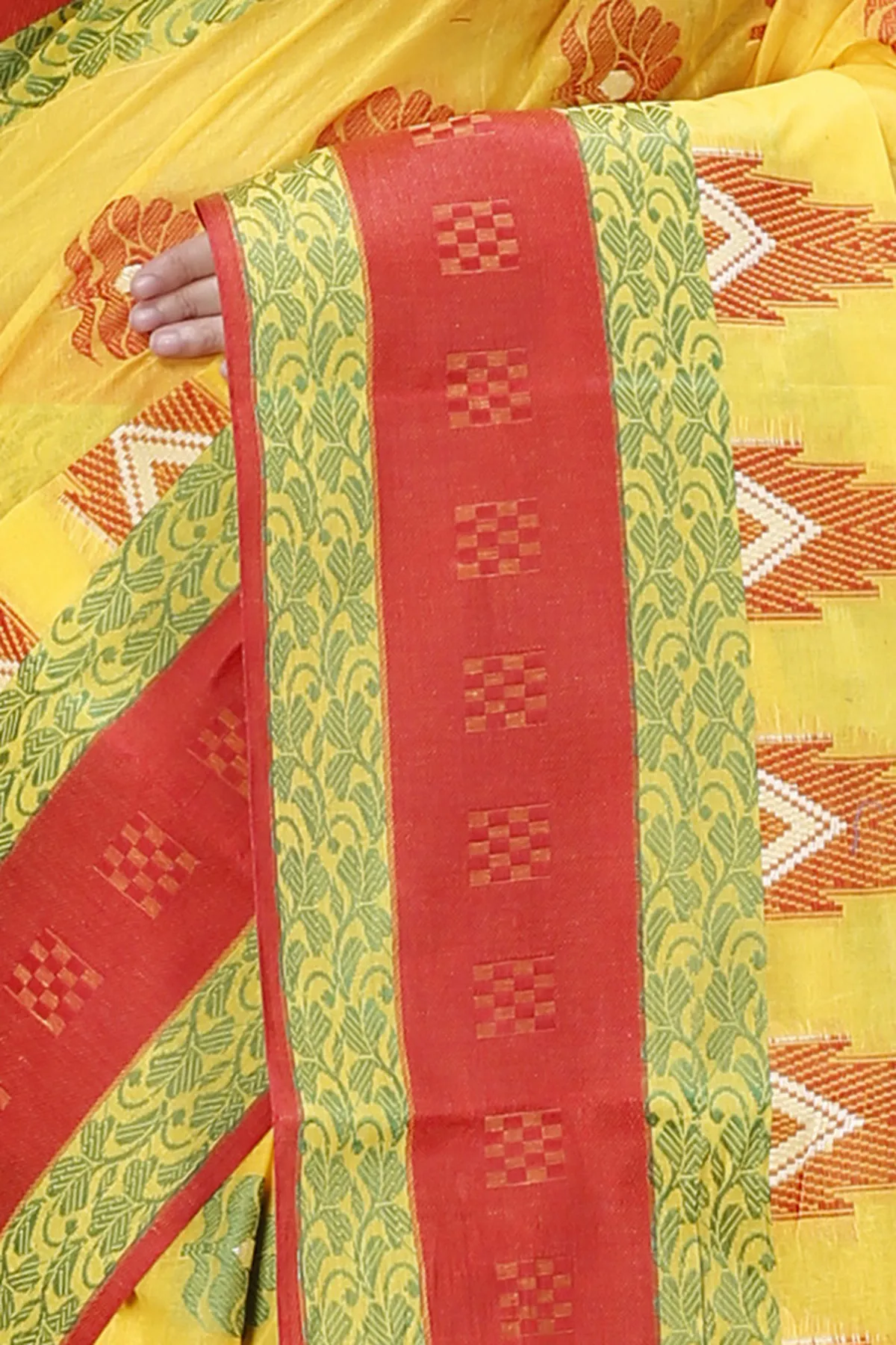 DipDiya Pure Cotton Yellow Nuri Elegance in Every Weave Tant Sarees