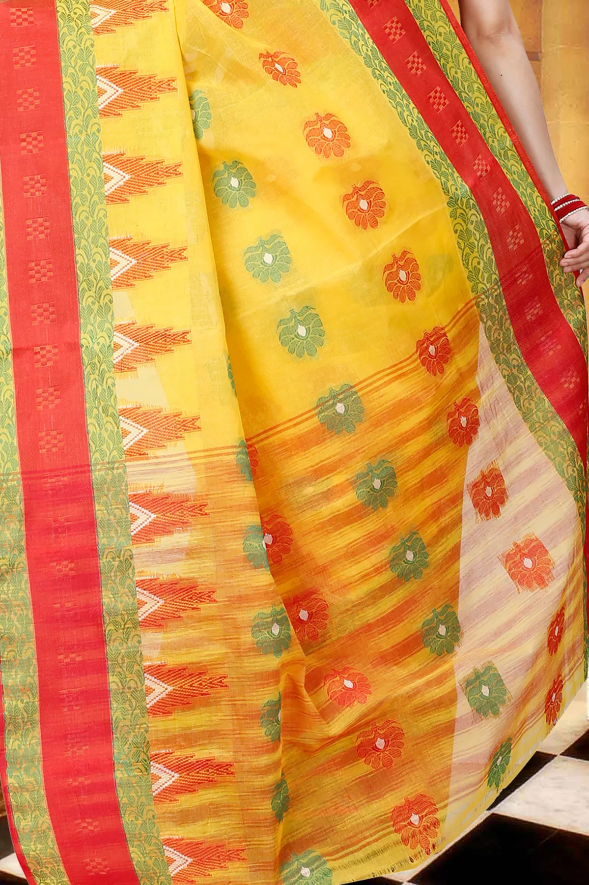 DipDiya Pure Cotton Yellow Nuri Elegance in Every Weave Tant Sarees
