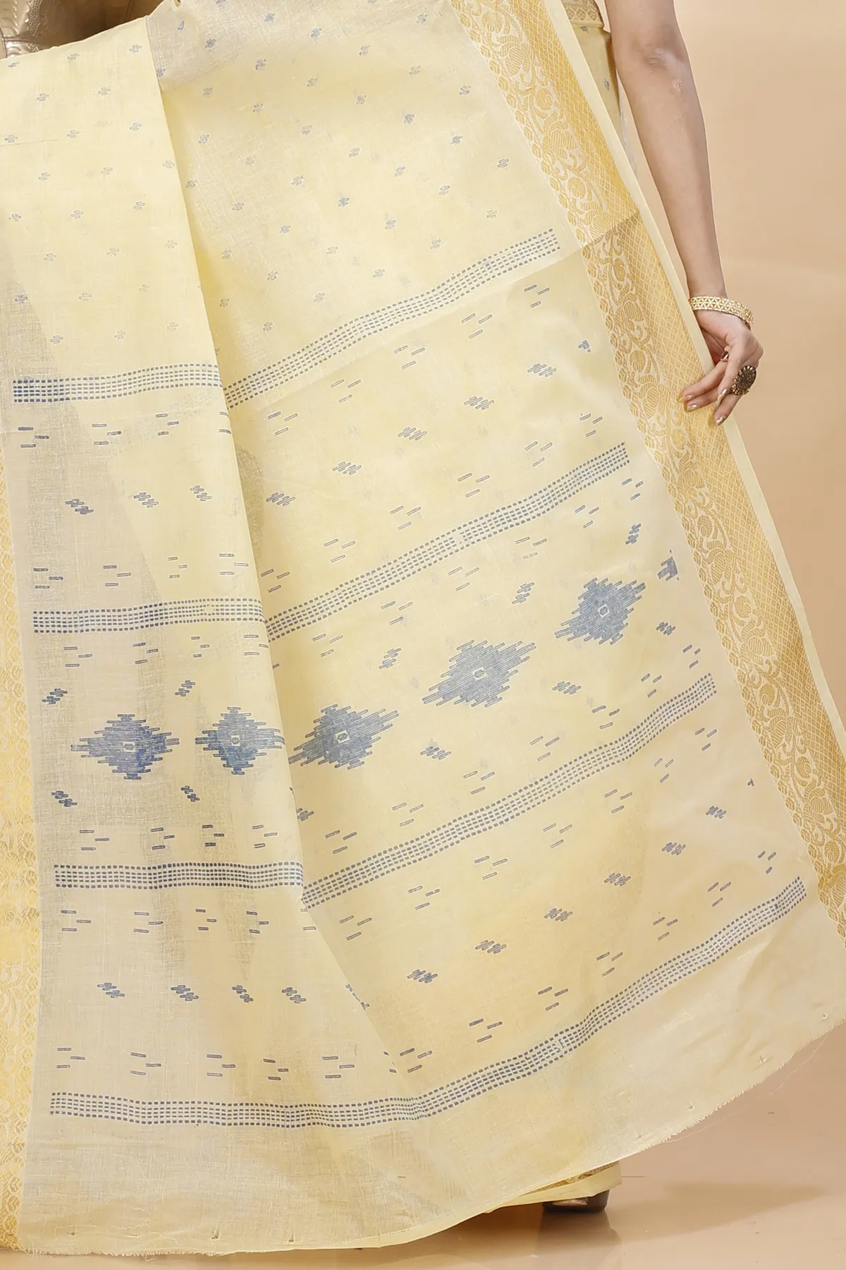 DipDiya Pure Cotton Yellow Purvi Handcrafted Elegance Printed Tant Sarees