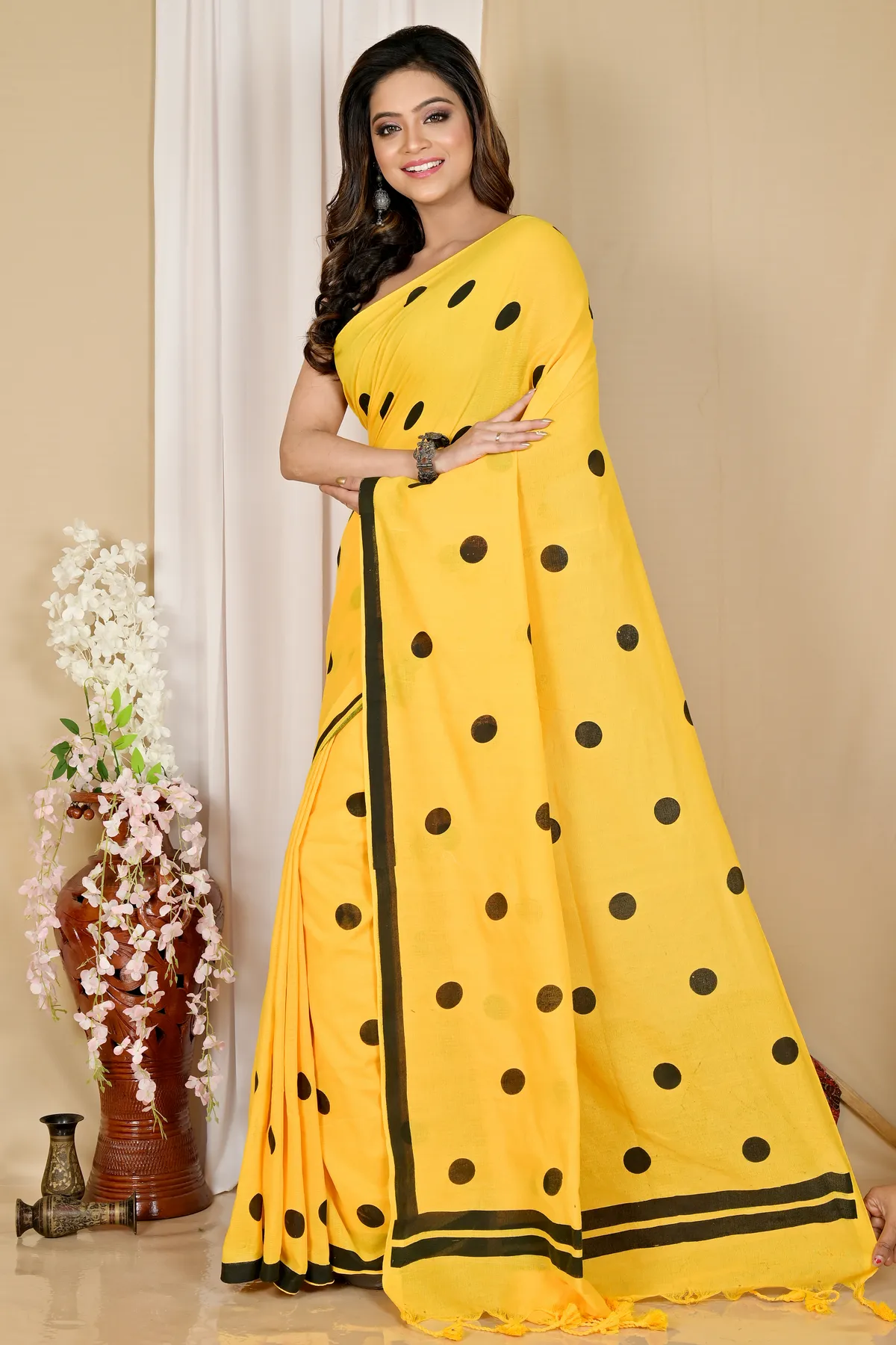 DipDiya Pure Cotton Yellow Tip Effortless Tradition Handloom Sarees