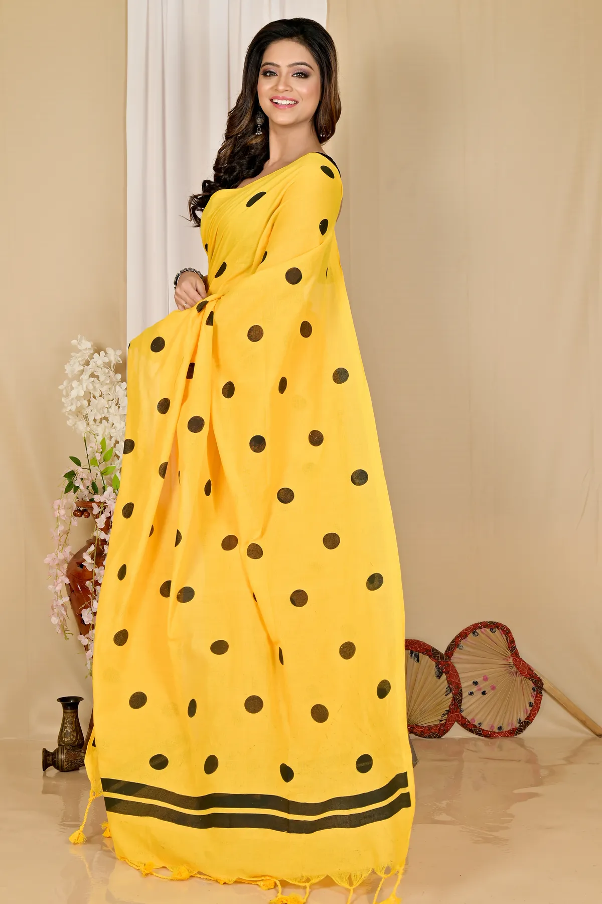 DipDiya Pure Cotton Yellow Tip Effortless Tradition Handloom Sarees