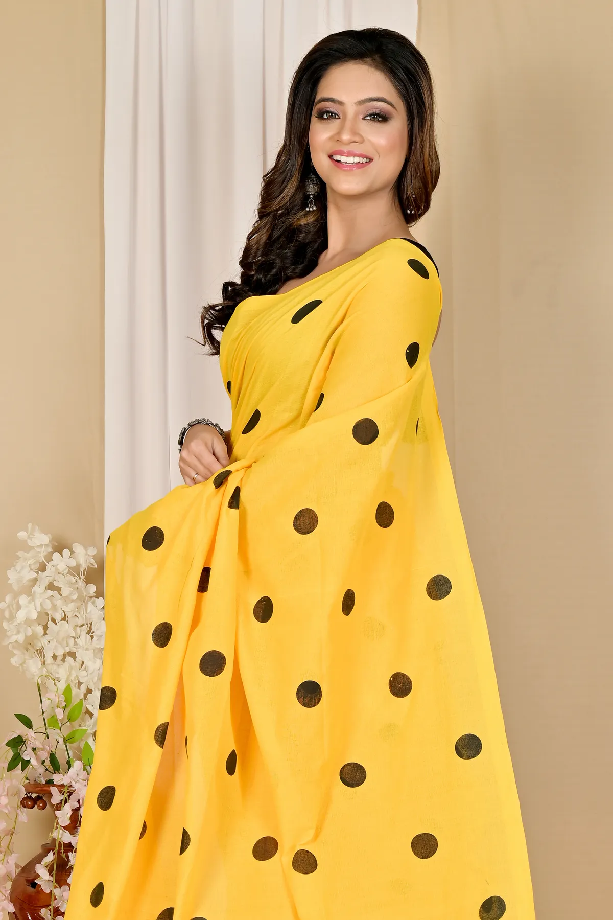 DipDiya Pure Cotton Yellow Tip Effortless Tradition Handloom Sarees