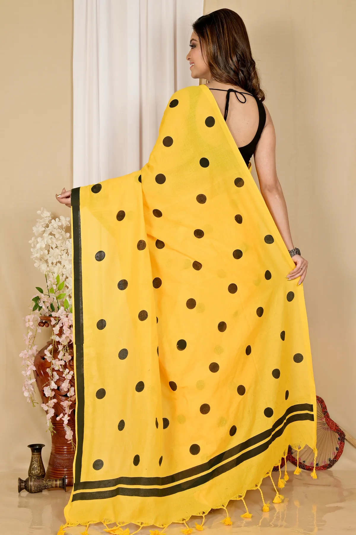 DipDiya Pure Cotton Yellow Tip Effortless Tradition Handloom Sarees